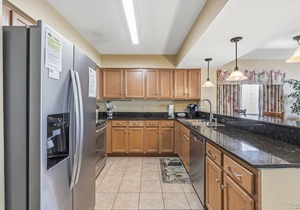 Luxury condo, across the street from the beach + Free Attraction Tickets!