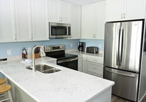 Ocean Front with Incredible Views -wifi, pool, corner unit, in-unit washer/dryer
