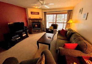 S4 Ski Slope Views Bretton Woods condo with easy access to Mt Washington Skiing White Mountains in Carroll