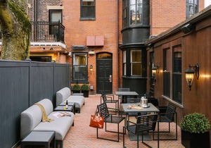Sonder No. 284 Back Bay | Accessible Queen Room+