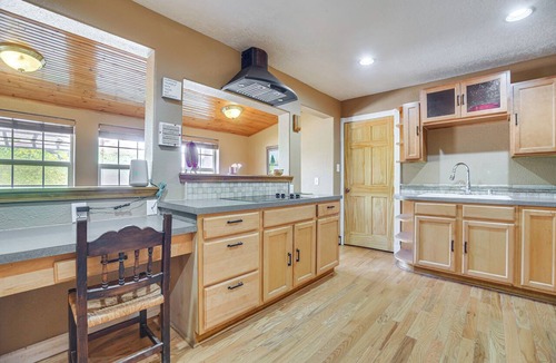 Nambe Pueblo Condo | 1/2 Mi to Buffalo Thunder Resort: Spacious Retreat
