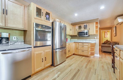 Nambe Pueblo Condo | 1/2 Mi to Buffalo Thunder Resort: Spacious Retreat