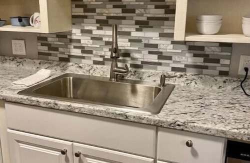 San Jacinto Apartment | 1.5 Blks 2 beach. Pet Friendly Near cruise terminal as well. Great Neighborhood.