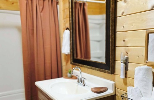 Kings Creek Other | 1 Bedroom Barn House The Quiet Frontier on Pet Freindly Private Farm