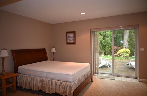 Rehoboth Beach Apartment | 1 Bedroom minutes to beach & a block to trail with private entrance .