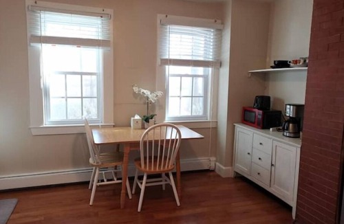 Framingham House | 1 BR unit, private entrance and bathroom, free parking, walk to FSU
