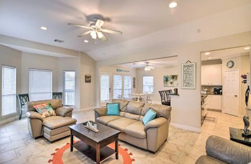 Pirates Beach House | < 1 Mi to Beach: ‘Salty Dog’ House in Galveston!