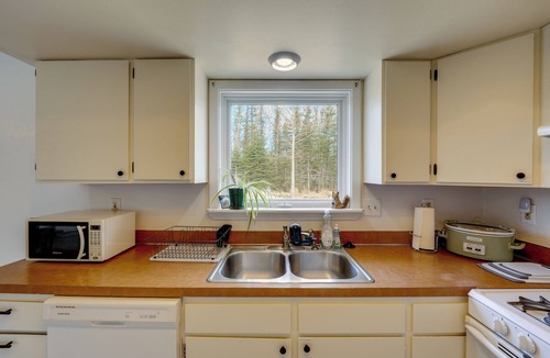 Soldotna Cottage | < 1 Mi to Soldotna Creek Park: Retreat w/Fire Pit