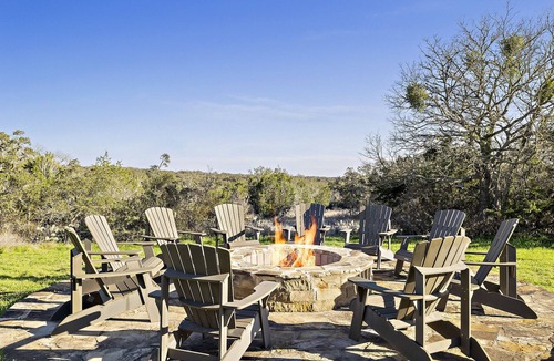 San Marcos House | 10 Bedroom Hill Country Retreat with Pickleball, Tennis and Pool- Stonehaven Ran
