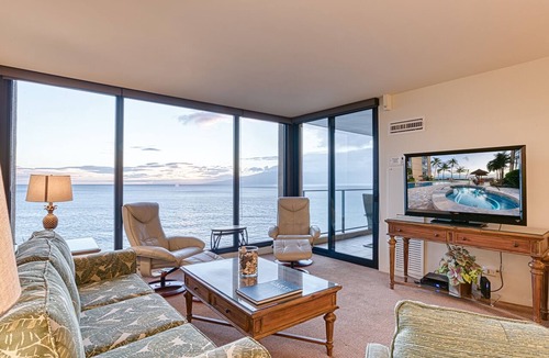 Honokowai Condo | 100% Oceanfront & Unobstructed View -The Mahana 8th floor, 1BR/2BATHROOMS!