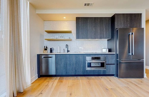 Rainey Street Historic District Condo | 13th floor corner condo, lake-view balcony, rooftop pool & gym, dog-friendly
