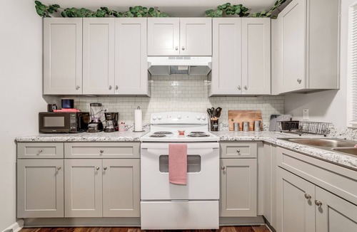 Belvedere Park House | 15 Mi to Dtwn Atlanta: Home w/In-Unit Laundry