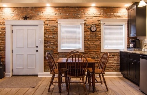 St. Charles Cottage | 1830's Luxury Brick Cottage, Cozy Fireplace, right off the Cobblestone Streets!