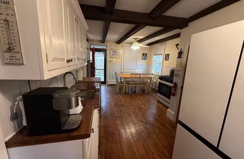Robesonia House | 1893 Farmhouse - 6 beds for your family in on a farm in Robesonia