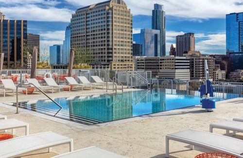 West End Resort | 1BD/Austin - Rooftop Pool & Firepit, BBQ!