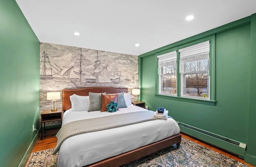Salem Apartment | 1BR on Salem Common l Steps to Witch Museum and Downtown l Fenced in Yard