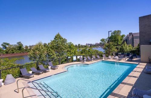 North Capitol House | 2 BDR Riverfront Living in Downtown Nashville