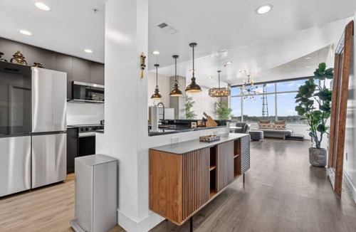 South Eola Apartment | 2 Bdrm 2 BathTropical Thunder @ The Jackson