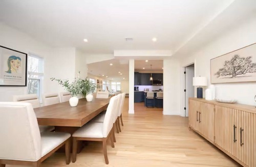 Malden Apartment | 2 bed - 2 bath - Parking - King beds - Laundry