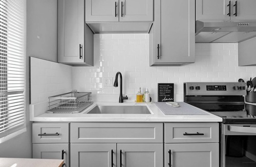 East Boston Condo | 2-bedroom, 1 sofa bed next to Airport Subway, Refurbished, 1 stop to downtown