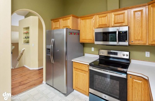 Huffman - O' Malley Apartment | 2 Bedroom 2 Bathroom Home Near Anchorage Golf Course and Zoo