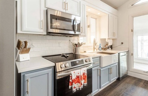 Leesville House | 2-Bedroom Country Cottage on Lake Murray w/Bonus Room Outside for Added Privacy