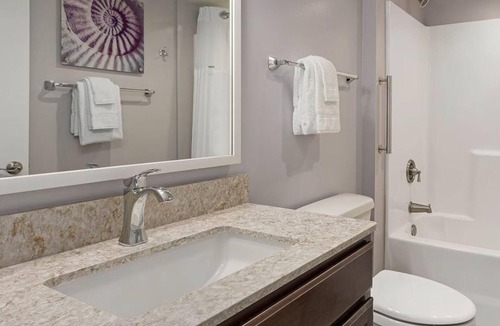Cherry Grove Beach Resort | 2 Bedroom Deluxe Oceanfront at Club Wyndham Towers on the Grove