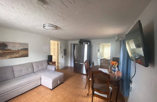 Marlborough House | 2-bedroom house in lovely Marlborough with AC and comfort