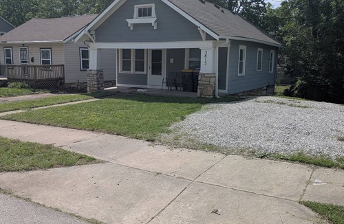 Foxtown East House | 2-bedroom Remodeled delightful Bungalo style house Kansas City with cental AC