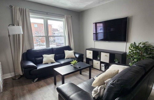 Everett House | 2 bedroom's 1 bathroom 10 min-Airport/Downtown Boston 7 min-Encore Casino