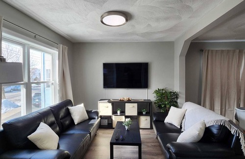 Everett House | 2 bedroom's 1 bathroom 10 min-Airport/Downtown Boston 7 min-Encore Casino