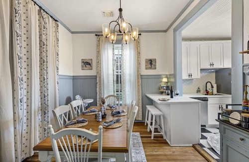 San Jacinto House | 2 Homes 2 Pools! Steps to Beach 3 Kings + Bikes Sleeps 14