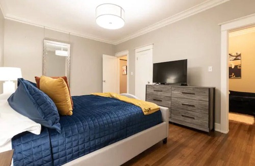 Hanover Place Apartment | 2 KING Beds+ Heated Bathroom Floor + Close to Westport