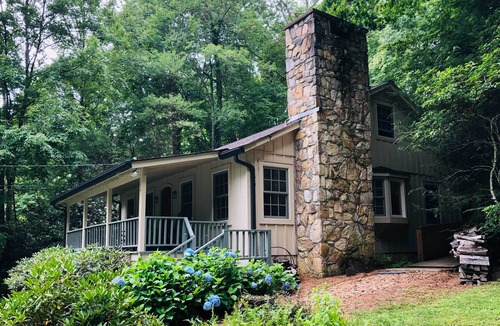 Mirror Lake Cottage | 2 Living Areas + Fireplace: Mirror Lake Cottage!