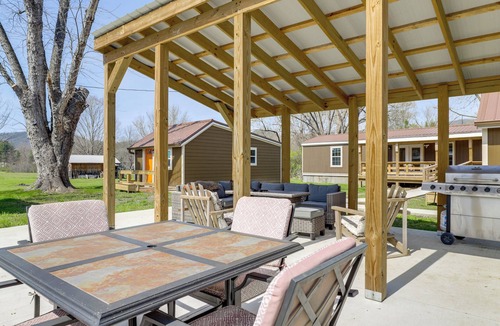 Townsend Cabin | 2 Mi to Great Smoky Mtns NP! Cozy Cabin Retreat