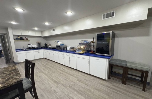 Hampton Apartment | 2 Queen Bed | Smoking