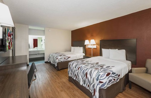 Walterboro Hotel | 2 Scenic Rooms Near Dogwood Hills Golf Club – Explore Nature & Play Golf Nearby