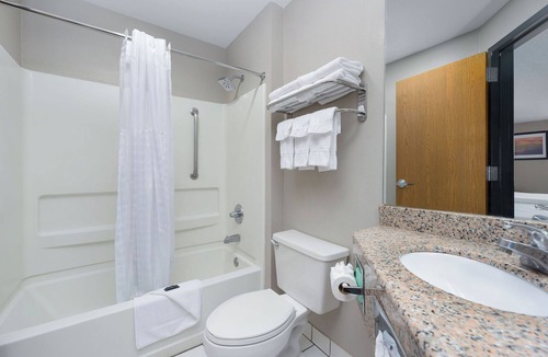 Graysville Hotel | 2 Separate Hotel Bedrooms with 2 Queen Beds in each room with attached bathroom