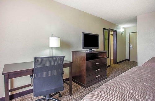 Fort Mill Hotel | 2-Star Hotel ∙ Clarion Hotel Fort Mill Near Amusement Park