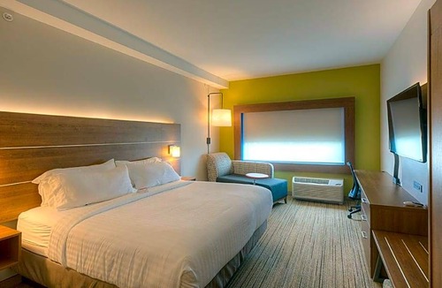 Fort Mill Hotel | 2-Star Hotel ∙ Holiday Inn Express & Suites - Fort Mill, an IHG Hotel