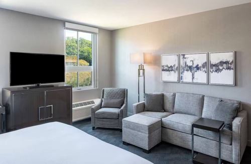 Waltham Hotel | 2 Units | Stylish Stay w/Roomy Kitchenette Near Harvard University