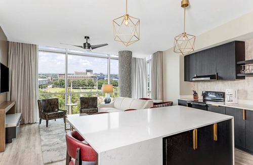 Downtown Atlanta Resort | 2BD/Atlanta - Downtown w/Rooftop Pool and Pool Bar!