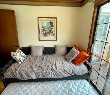 Shawnee Apartment | 2bd condo w pool view deck 15mn from Kansas City