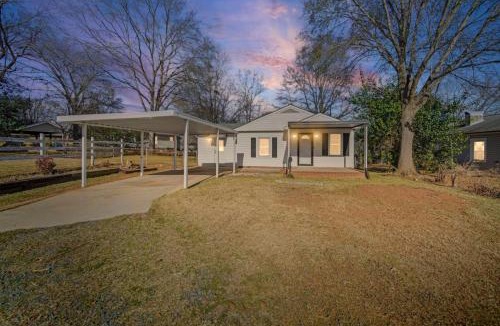 Belmont Historic District House | 2BR Cozy Belmont Getaway Fire Pit River District