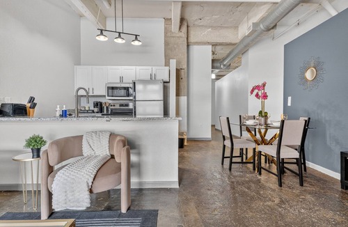 River Market Apartment | 2BR Riverfront District Loft | Near Power & Light
