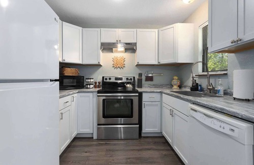Grandview House | 2BR Townhome KingBeds back patio to relax