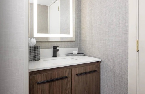 Prudential - St. Botolph Hotel | 3 Accommodations for Big Groups | Free Breakfast | New England Aquarium- 2.1mi