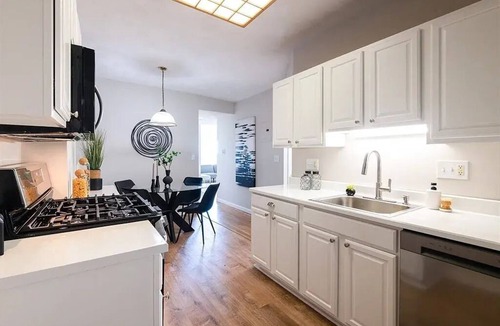 Codman Square Condo | 3-bd condo near Red Line, unit A/C & laundry - perfect for long World Cup stays!