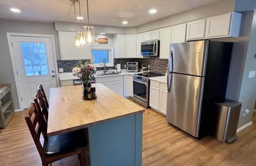 Badger House | 3-bedroom, 2-bath house in lovely North Pole for your getaway