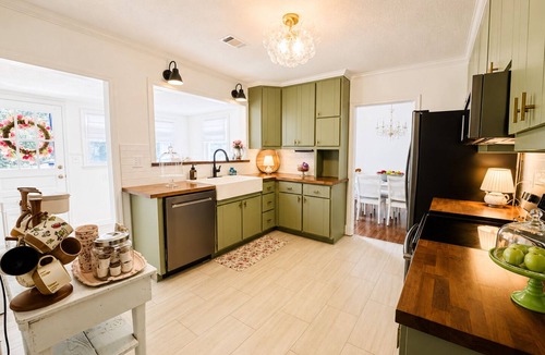 Winder House | 3 bedroom and 2 bathroom-Walk to downtown Winder/Legacy Park/near Fort Yargo